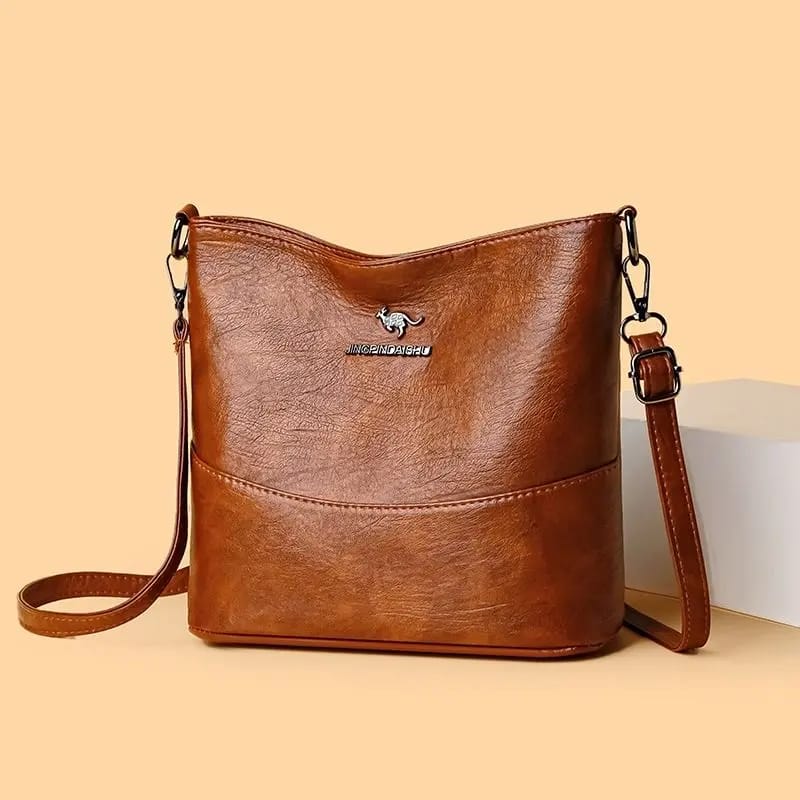 The Jingpindaishe Women's Vintage Style Bucket Crossbody Bag delivers both.